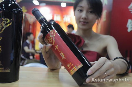 Exhibit brings wine lovers to downtown Beijing