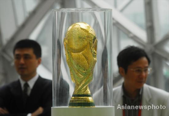 Replica of World Cup trophy presented at Expo