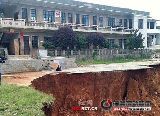 Villagers shaken up by sinking earth