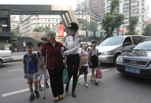 Female police go on duty in Chongqing