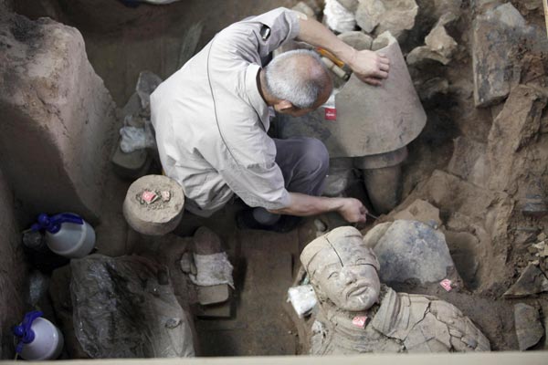 120 terracotta warriors unearthed at museum pit