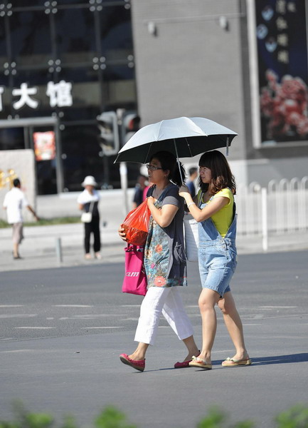 Record high 40.3 C scorches Beijing