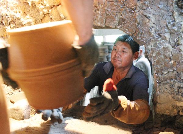 Dragon-patterned kiln of Ming Dynasty in E China