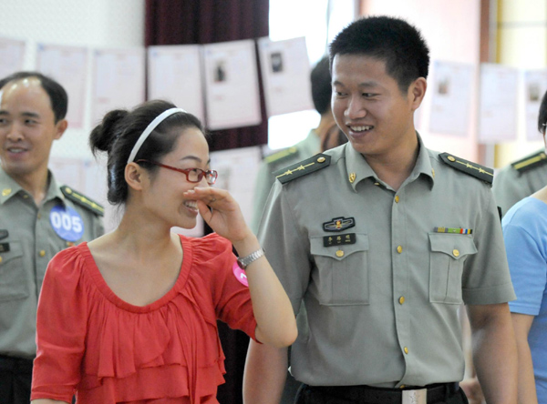 Beijing helps single soldiers to find mates