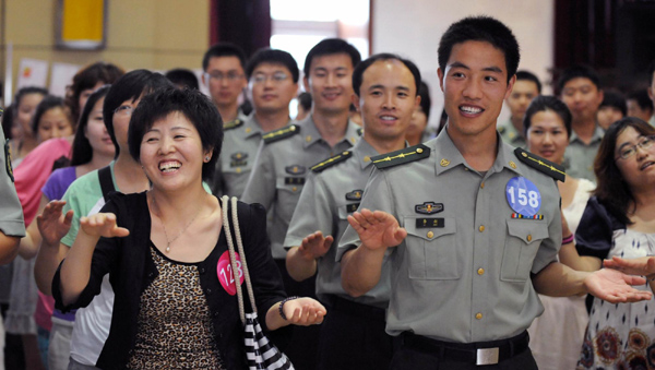 Beijing helps single soldiers to find mates
