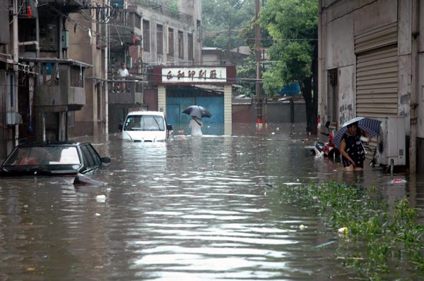 E China pounded by heavy rain