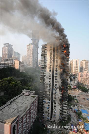 Fire engulfs residential building in Chongqing