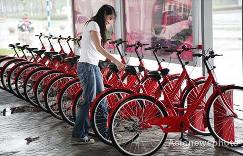 Nanjing provides bikes near subway stations