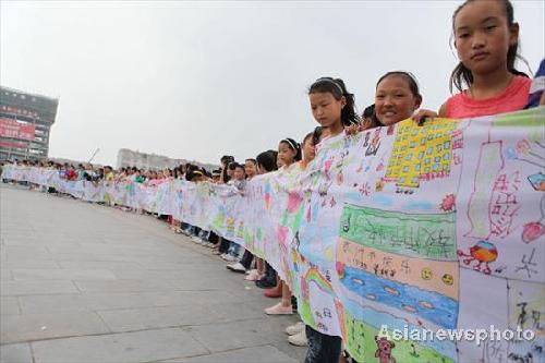 100-metre-long canvas for Teachers’ Day