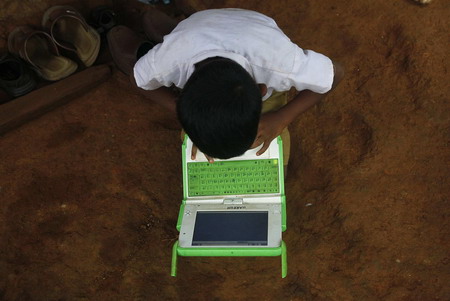 'One Laptop Per Child' on trial in India