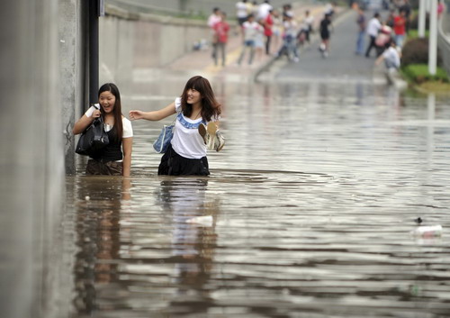 Tropical storm Meranti hits E. China city