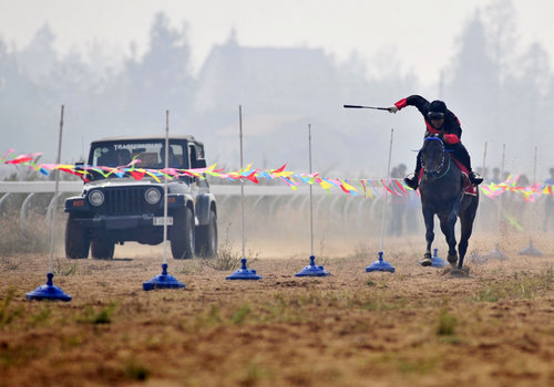 Horse versus horsepower in pre-festival derby