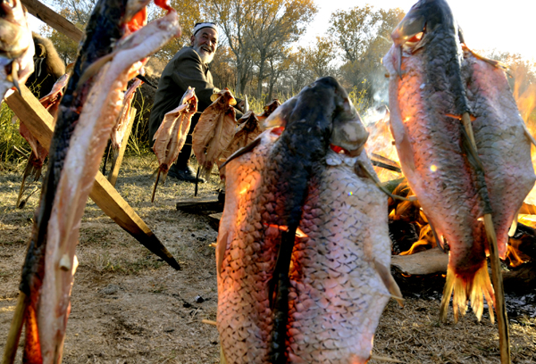 Traditional way of grilling fish attract tourists
