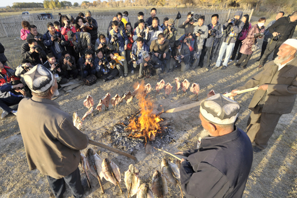 Traditional way of grilling fish attract tourists
