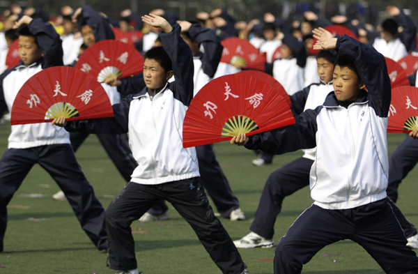 3,000 students join martial arts show in E China