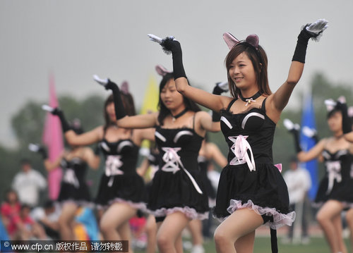 Cheerleaders training in Central China