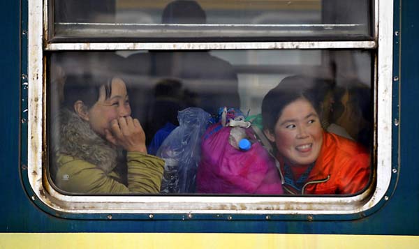 Xinjiang cotton pickers return home