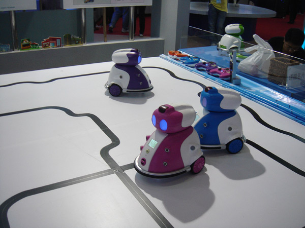 Robots take over China hi-tech fair
