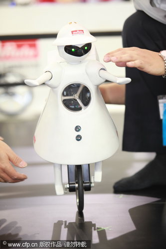 Robotic Murata Boy cycles into Hi-Tech fair