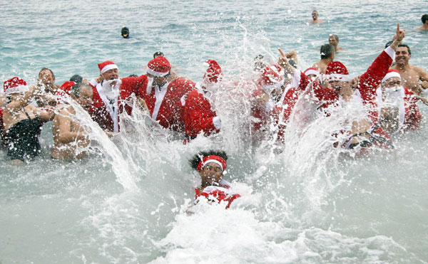 Santas swim in Christmas bath in Monaco