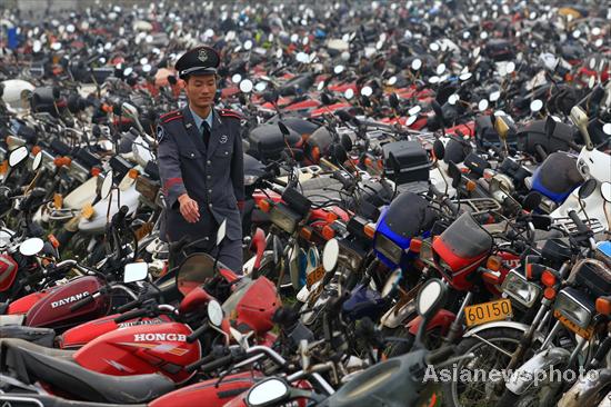 City cracks down on motorbikes' traffic violations