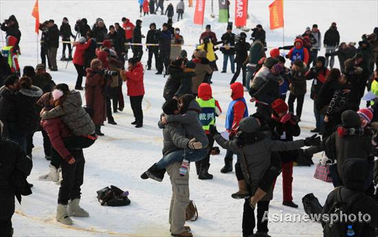 Kissing competition kicks off in NE China