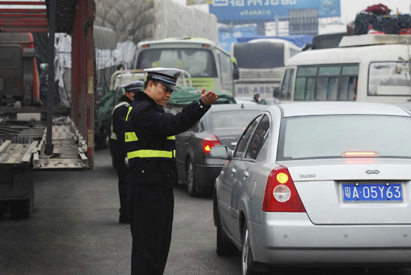 41,000 vehicles paralyze Jiujiang Yangtze River Bridge