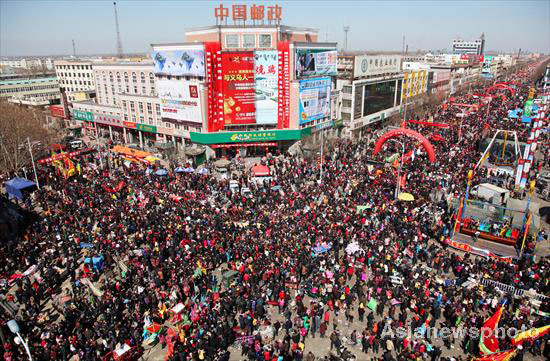 1m people visit famous temple fair