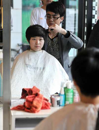 Get new year's first haircut for good luck