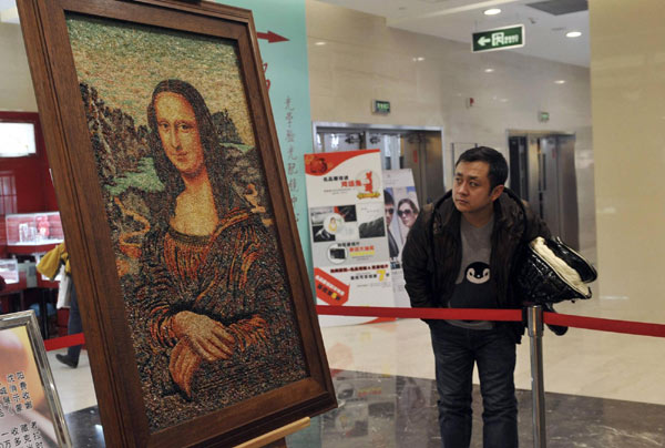 Mona Lisa replica of gems in NE China