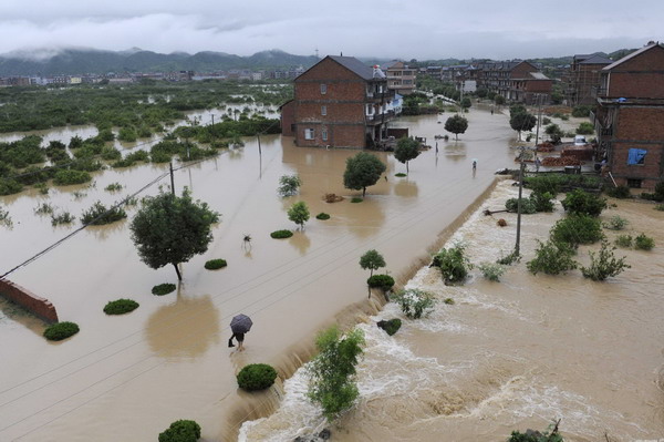 Flood hits E China's Zhejiang province