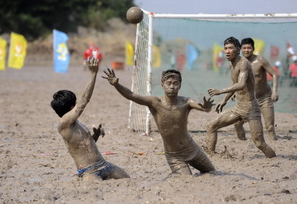 The fun of mud sports competition