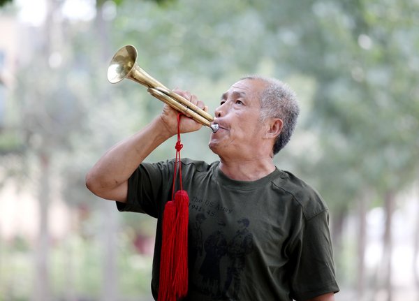 Former army trumpeter touts tofu today