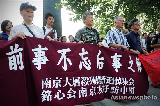 Japanese mourn Nanjing Massacre victims