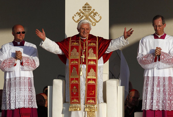 Pope Benedict XVI welcomed in Madrid