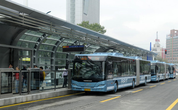 NW China's Xinjiang launches BRT bus service