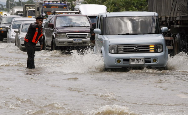 Storm-triggered floods soak Thailand