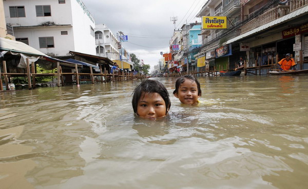 Storm-triggered floods soak Thailand