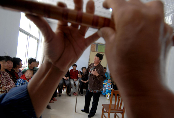 Opera troupes help educate villagers