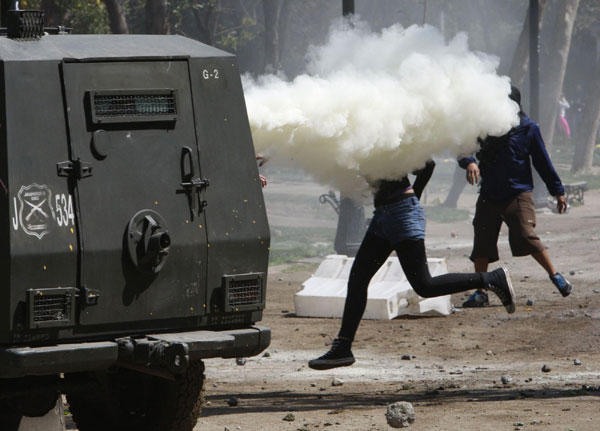 Chile: Students riot demanding education reform