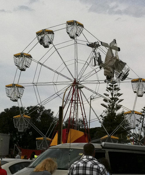 4 trapped as light plane sticks in Ferris wheel