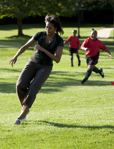 US first lady shows off soccer skills at WH