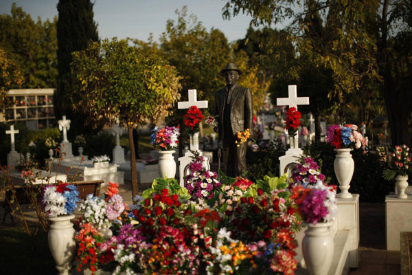 People memorize deceased on All Saints Day