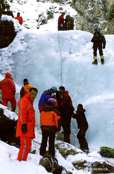 Trapped tourists in Xinjiang rescued