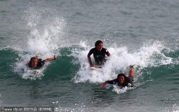 China Cup surfing event kicks off in Hainan