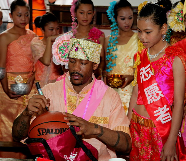 Marbury on charity tour in SW China
