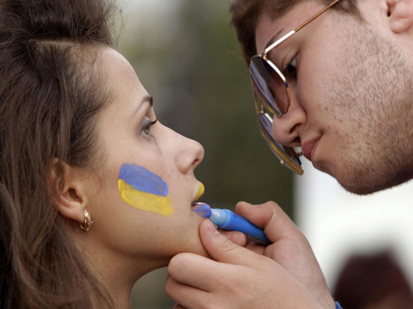Euro 2012 fan zone opens in Ukraine