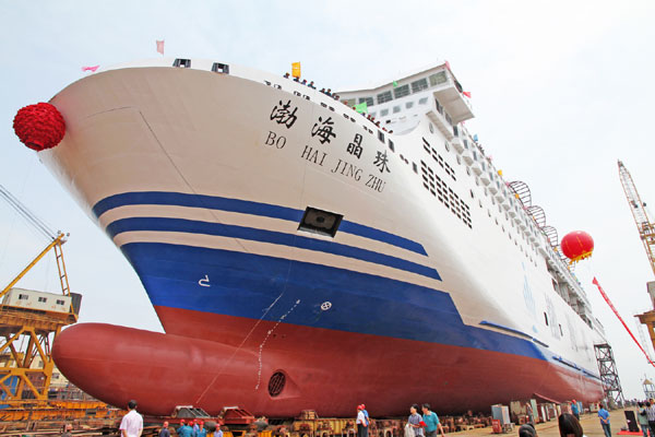 Luxury passenger liner built in E China
