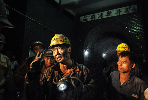 Miners work to save trapped colleagues
