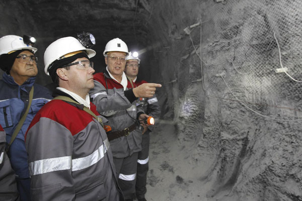 Russian PM Medvedev visits coal pit